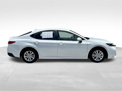 Ice Cap 2025 Toyota Camry LE