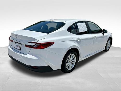 Ice Cap 2025 Toyota Camry LE