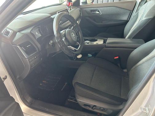 Brilliant Silver Metallic 2021 Nissan Rogue SV