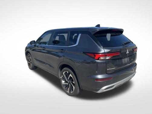 Alloy Silver Metallic 2024 Mitsubishi Outlander SE
