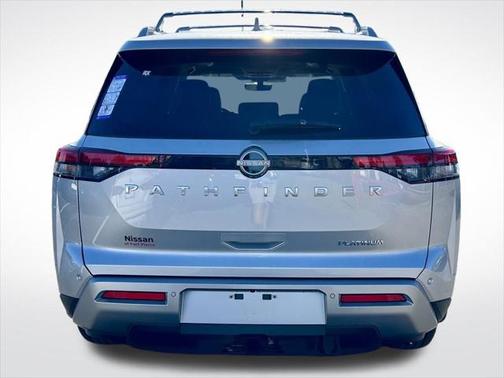 2025 Nissan Pathfinder Platinum FWD