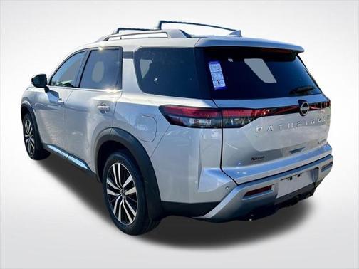 2025 Nissan Pathfinder Platinum FWD