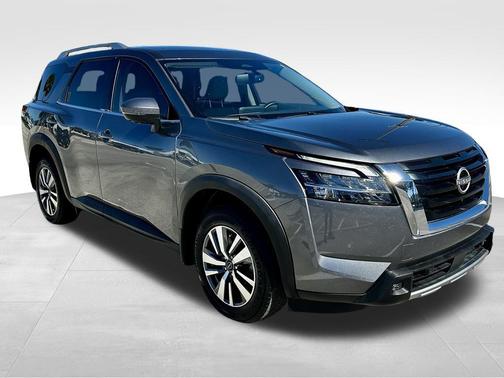 2022 Nissan Pathfinder SL 4WD
