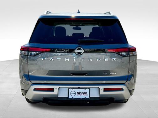 2022 Nissan Pathfinder SL 4WD