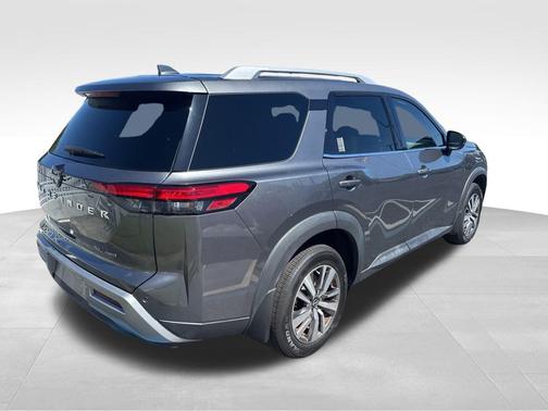 2022 Nissan Pathfinder SL 4WD