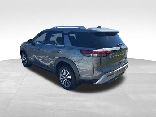 2022 Nissan Pathfinder SL 4WD