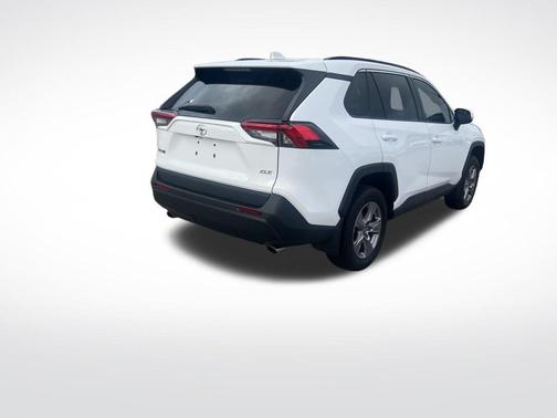 Ice Cap 2024 Toyota RAV4 XLE