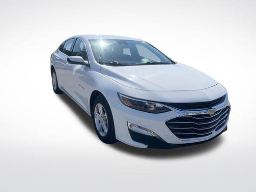 Summit White 2024 Chevrolet Malibu FWD 1LT