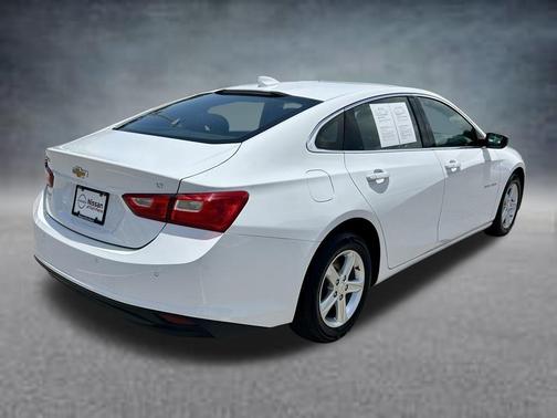 Summit White 2024 Chevrolet Malibu FWD 1LT