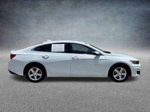 Summit White 2024 Chevrolet Malibu FWD 1LT