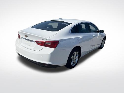 Summit White 2024 Chevrolet Malibu FWD 1LT