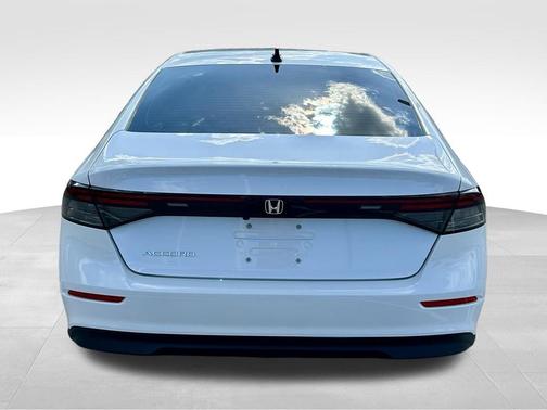 Platinum White Pearl 2025 Honda Accord SE