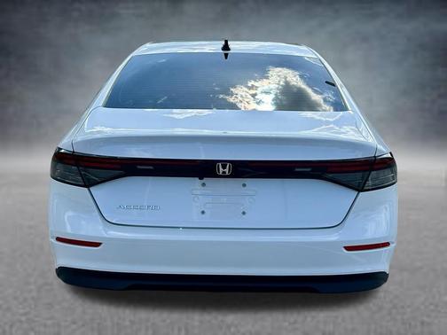 Platinum White Pearl 2025 Honda Accord SE