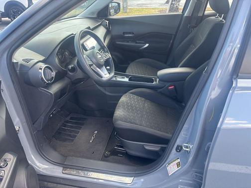 2022 Nissan Kicks SV