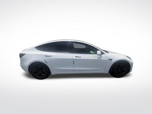 Pearl White Multi-Coat 2023 Tesla Model 3 Standard Range