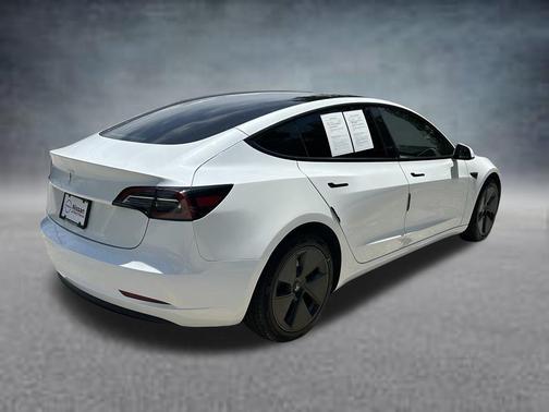 Pearl White Multi-Coat 2023 Tesla Model 3 Standard Range
