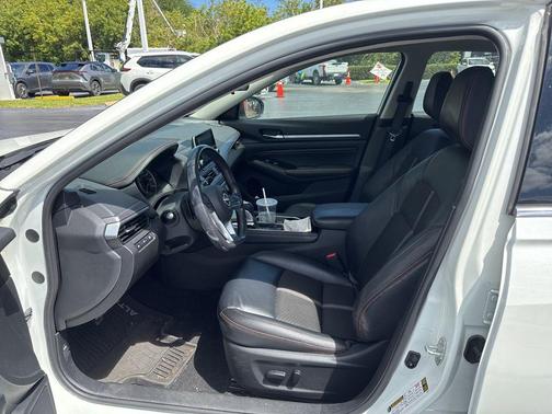 Pearl White Tricoat 2023 Nissan Altima SR FWD