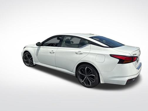 Pearl White Tricoat 2023 Nissan Altima SR FWD