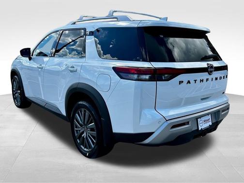 2025 Nissan Pathfinder SL FWD