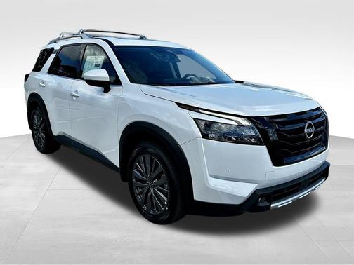 2025 Nissan Pathfinder SL FWD