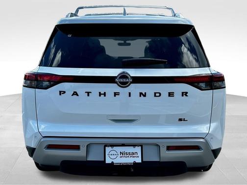 2025 Nissan Pathfinder SL FWD