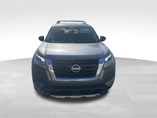 Gun Metallic 2024 Nissan Pathfinder SL 4WD