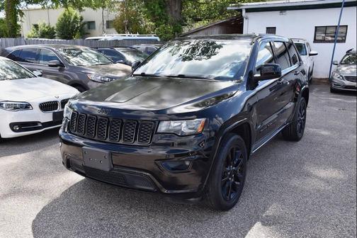 Diamond Black Crystal Pearlcoat 2018 Jeep Grand Cherokee Altitude
