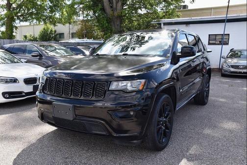 Diamond Black Crystal Pearlcoat 2018 Jeep Grand Cherokee Altitude