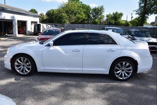 Bright White Clearcoat 2017 Chrysler 300 Limited