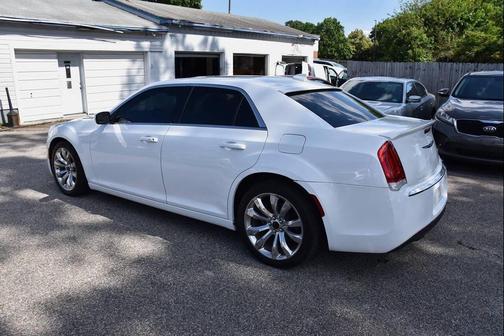 Bright White Clearcoat 2017 Chrysler 300 Limited