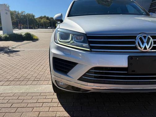 2017 Volkswagen Touareg V6 Wolfsburg Edition