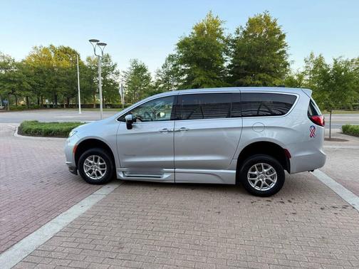Silver Mist Clearcoat 2023 Chrysler Pacifica Touring L