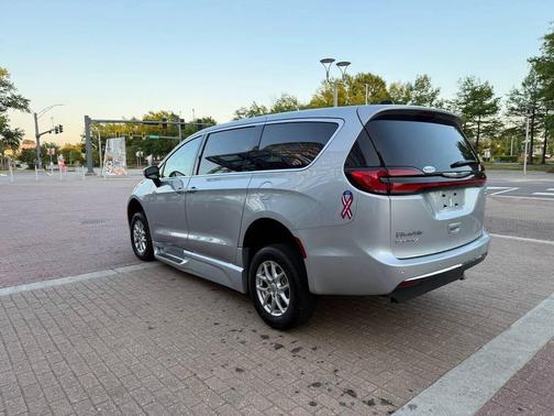 Silver Mist Clearcoat 2023 Chrysler Pacifica Touring L