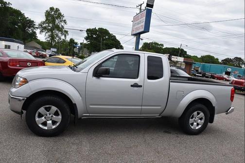 Radiant Silver 2011 Nissan Frontier SV