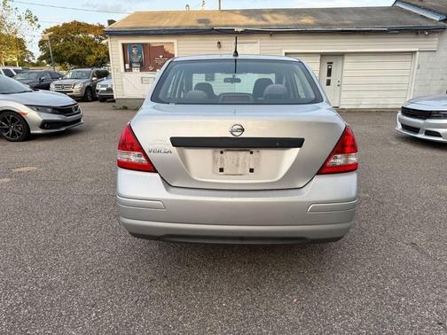 2009 Nissan Versa 1.6 Base