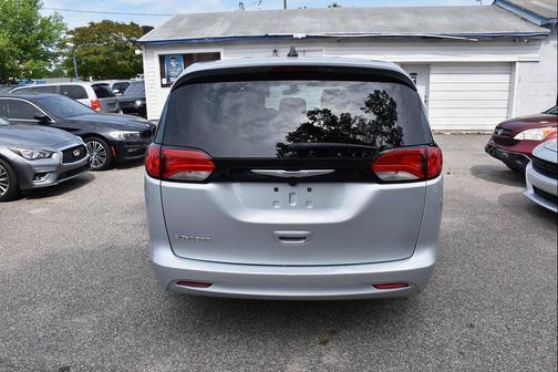Silver Mist Clearcoat 2022 Chrysler Voyager LX