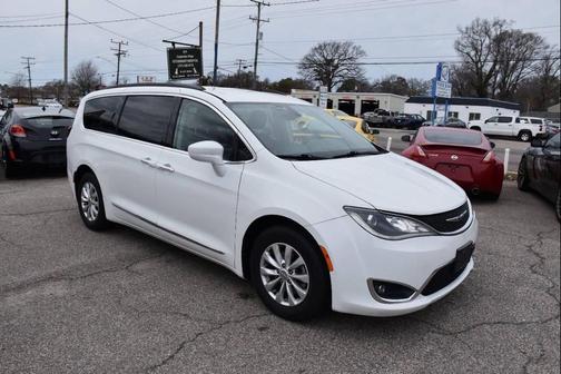2017 Chrysler Pacifica Touring-L