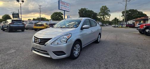 Silver 2017 Nissan Versa 1.6 SV