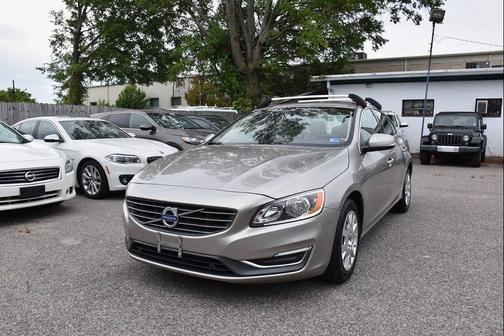 Bright Silver Metallic 2015 Volvo S60 T5 Premier