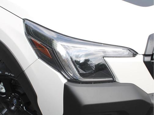 Crystal White Pearl 2025 Subaru Forester Wilderness