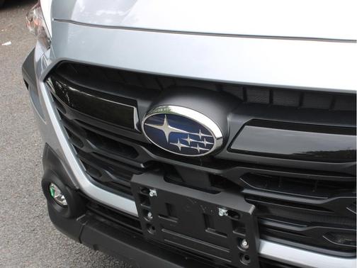 Ice Silver Metallic 2025 Subaru Outback Onyx Edition