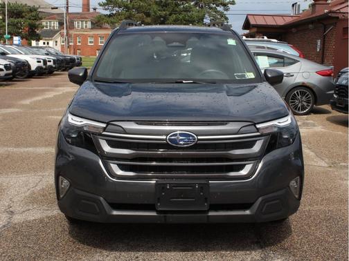 Magnetite Gray Metallic 2025 Subaru Forester Premium