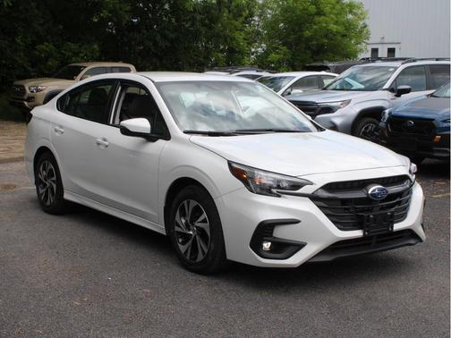Crystal White Pearl 2025 Subaru Legacy Premium
