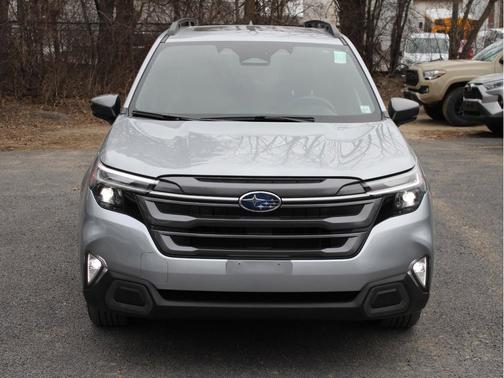 Ice Silver Metallic 2025 Subaru Forester Limited