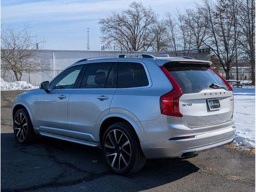 2018 Volvo XC90 T6 Momentum