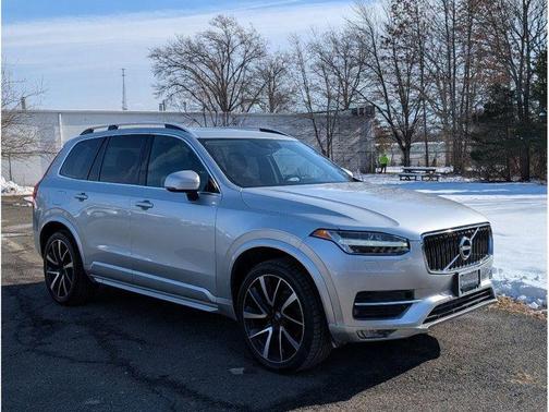 2018 Volvo XC90 T6 Momentum