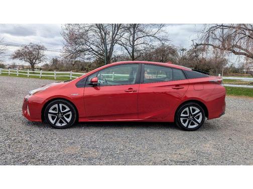 2016 Toyota Prius Three Touring