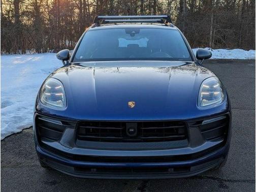 Gentian Blue Metallic 2023 Porsche Macan T