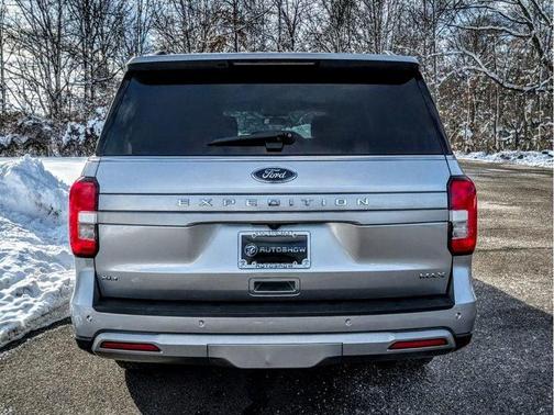 Iconic Silver Metallic 2024 Ford Expedition Max XLT