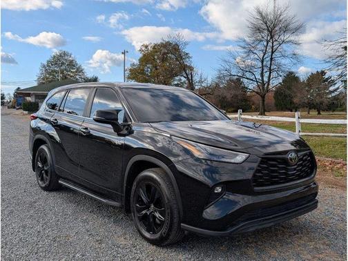2023 Toyota Highlander LE